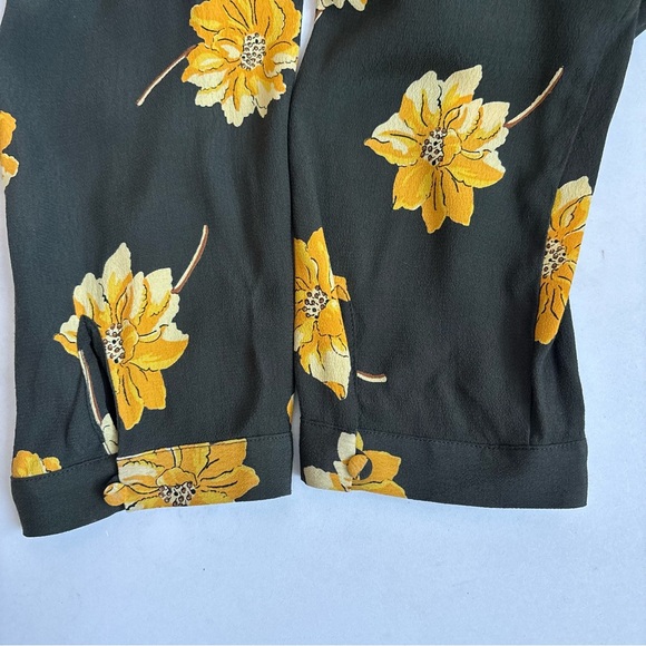 Madewell Button-Front Tier Dress in Fall Flowers
Effie Floral Dried Olive Small - Picture 11 of 17